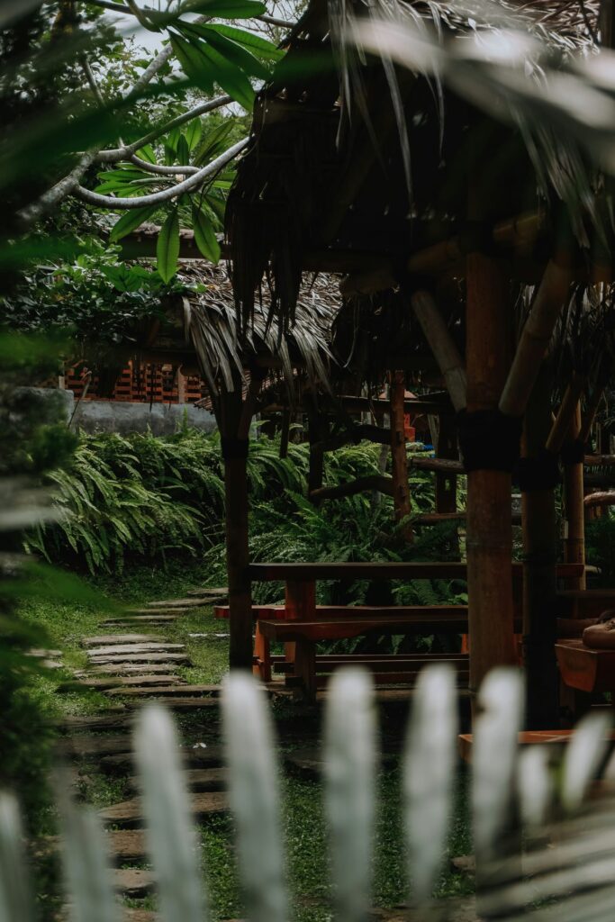 A small hut in the middle of a jungle