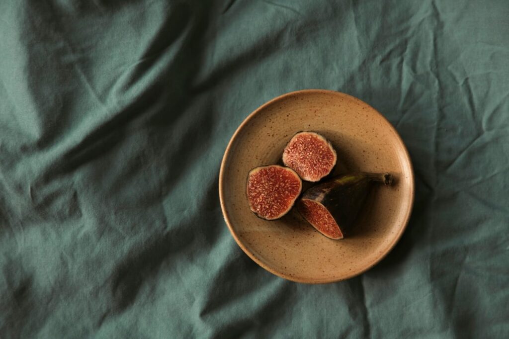 Sliced fruit on brown round plate